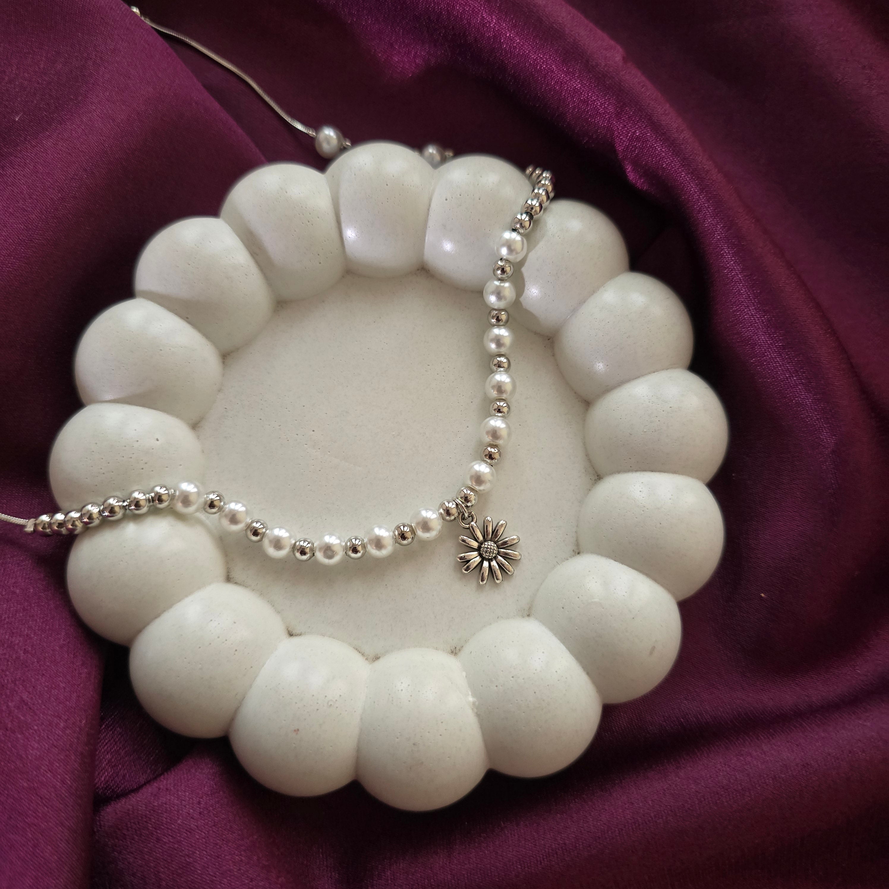 Pearl Daisy Pendant Necklace