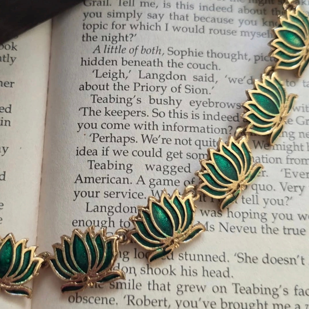 Lotus Choker Green (Continuous)